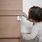 ecobee SmartSensor pour portes et fenêtres - paquet de 2-L'installation est rapide et facile. Fixez simplement un SmartSensor à une porte, une fenêtre, une entrée ou d'autres zones contenant des objets de valeur, des tiroirs, des coffres-forts et des armoires à pharmacie
