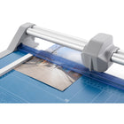 Dahle – Coupe-papier rotatif professionnel 550 de 14 1/8 po-Lame de 2 1/8 po faite d'acier de Solingen durci à 56 Rockwell, durceur optimale pour couper ; longueur de coupe de 14 1/8 po