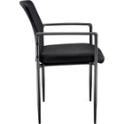 Staples - Chaise d'invité Roaken en mailles, avec accoudoirs, noir-Capacité : 250 lb (sur la base d'un maximum de 3 heures d'utilisation continue sur une période de 24 heures)
