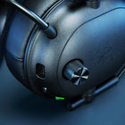 Razer - Casque de jeu sans fil BlackShark V2 HyperSpeed-Haut-Parleurs En Titane De 50 Mm Razer Triforce: Son clair et puissant - Doté de diaphragmes recouverts de titane offrant davantage de clarté, notre design breveté à la pointe de la technologie divise le haut-parleur en 3 parties ce qui permet de régler individuellement les sons aigus, moyens et graves. Profitez de vos jeux avec un son d’une clarté absolue.