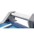 Dahle – Coupe-papier rotatif professionnel 550 de 14 1/8 po-Aucun souci d'avoir à remplacer une lame émoussée puisque la lame à auto-affûtage maintient un tranchant parfaitement affûté pour des coupes nettes, sans ébarbures
