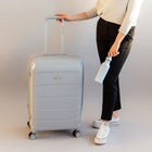 Air Canada - Valise rigide à roulettes pivotantes de 24 po Optimum Collection - Gris clair-Serrure TSA intégrée à 3 chiffres