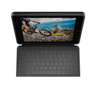 Logitech Rugged Folio - Étui clavier de protection pour iPad (7e, 8e et 9e générations) - Graphite-Notre technologie et nos matériaux anti-choc exclusifs permettent à l'étui Rugged Folio de passer aisément les tests de chute militaires standard pour atteindre de nouveaux niveaux de protection contre les chutes et autres incidents