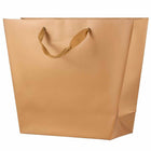 Jam Paper - Sacs cadeaux trapézoïdaux mats - 9 po x 4 po x 10 po - Cuivre métallisé - paquet de 100-Les poignées en corde souple ajoutent une touche de classe à ces sacs cadeaux.