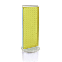Azar Displays – Présentoir rotatif de comptoir à panneaux perforés sur 2 côtés, 20 x 8 po, jaune (700508-YEL)-Le présentoir à deux côtés repose une base rotative en plastique transparent, qui offre un accès facilité aux clients