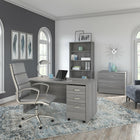 Bibliothèque 72.8 haut. (po) à 5 tablettes Studio C de Mobilier d’entreprise Bush - gris platine (SCB136PG)-La bibliothèque à 5 tablettes est offerte dans un choix de plusieurs finis contemporains ou traditionnels pour agrémenter tous les types d'environnements de travail