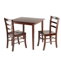 Winsome – Ensemble 3 pièces avec table à manger carrée de la collection Groveland, fini noyer antique-Table à manger carrée simple, chaleureuse et invitante