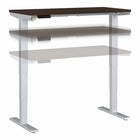 Bureau assis-debout à hauteur réglable 48 po x 24 po Move 40 Series de Bush Business Furniture - noyer noir/gris métallique-Le bureau assis-debout électrique à hauteur réglable est doté d’un piètement motorisé et d’un plateau 48L x 24P avec système de gestion des câbles intégré