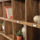 Sauder Barrister Lane Bibliothèque - 8 tablettes - 47.52" H - Finition Sindoori Mango (426629)-170 distribué équitablement