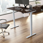 Bureau assis-debout à hauteur réglable 60 po x 30 po Move 40 Series de Bush Business Furniture - noyer noir/gris métallique-Le plateau durable en stratifié thermofusionné offre une résistance supérieure aux taches, aux rayures et aux autres dommages esthétiques