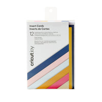 Cricut - Joy Échantillon d'insert de cartes, Sensei-12 cartes (4 de chaque couleur) en crépuscule, tulipe et bleu pastel, 12 inserts (4 de chaque couleur) en moutarde, party pink et kaki, 12 enveloppes blanches