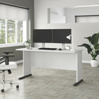Bush Business Furniture - Bureau d'ordinateur 60 po l Studio A - blanc/blanc-Le plateau durable peut facilement supporter un ordinateur, des livres et d'autres fournitures de bureau pour un poids supporte de 200 lb