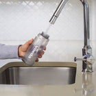 Vileda Vadrouille à jet ProMist MAX-Le tampon en microfibre à deux faces, qui vous permet de continuer à nettoyer sans vous arrêter, est lavable à la machine et réutilisable.