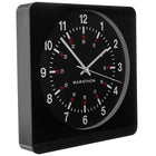 Marathon – Horloge murale surdimensionnée analogique avec veilleuse auto, boîtier noir, cadran noir-La veilleuse s'allume automatiquement lorsque les lumières sont éteintes (panneau solaire pour la détection de nuit)