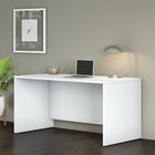 Bureau 60 po L x 30 po P Studio C de Bush Business Furniture, blanc (SCD260WH)-La surface 60 po L x 30 po P offre de l’espace pour étaler vos affaires en plus d’être dotée d’un système intégré de gestion des câbles pour dissimuler les câbles d’ordinateur